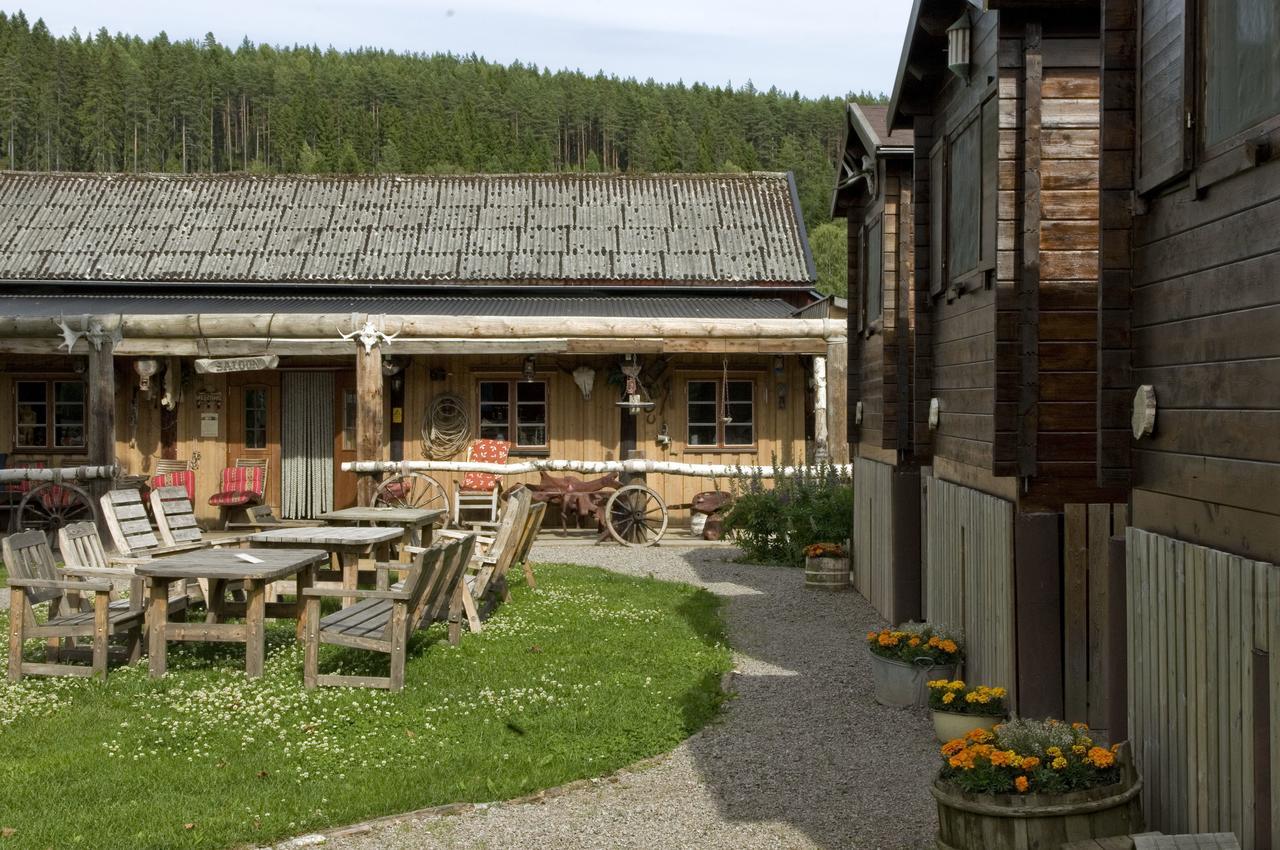 Sun Dance Ranch Bed & Breakfast Eksharad Exterior photo