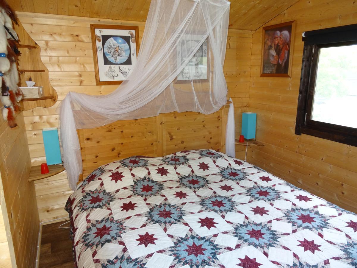 Sun Dance Ranch Bed & Breakfast Eksharad Exterior photo