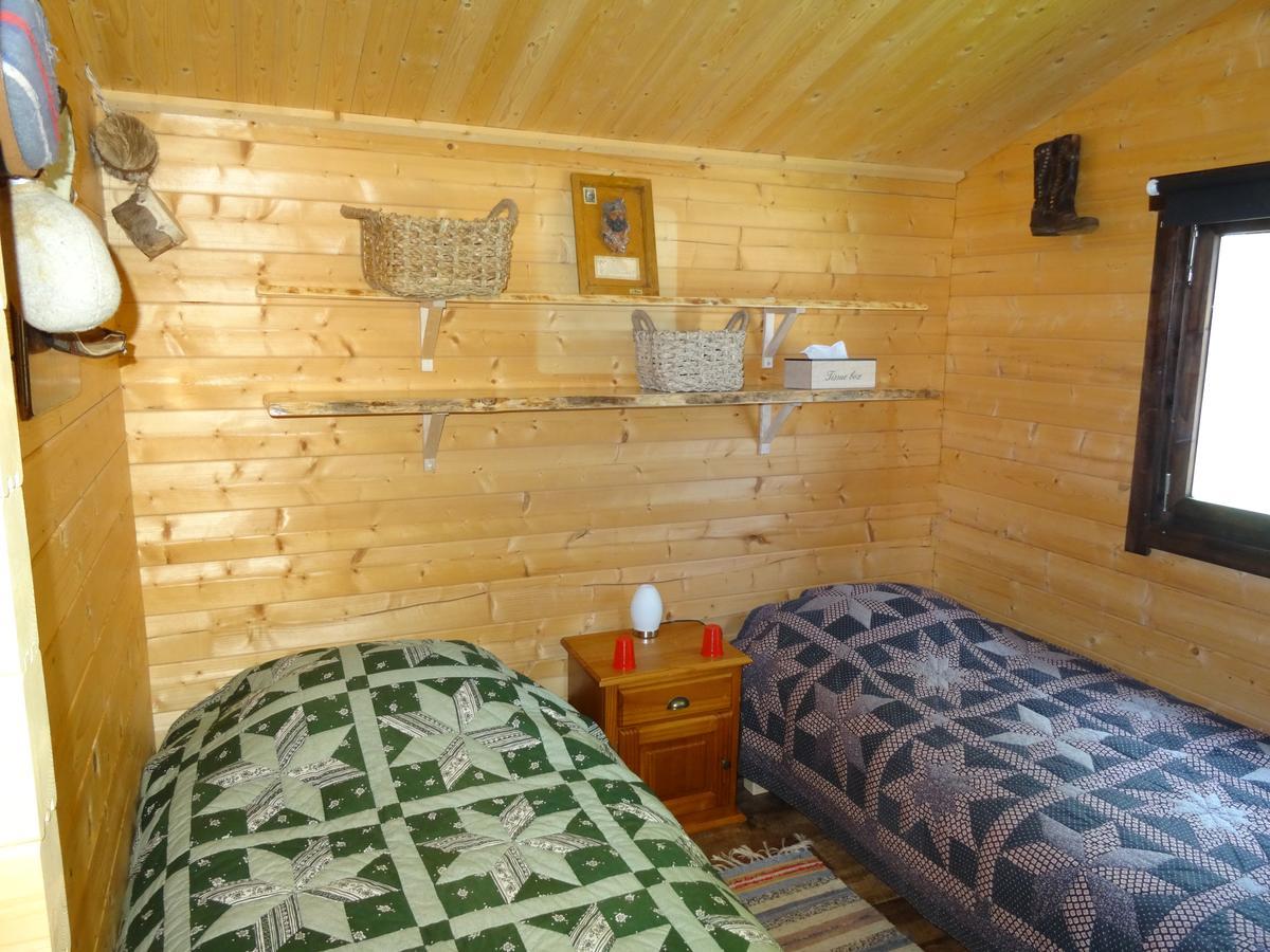 Sun Dance Ranch Bed & Breakfast Eksharad Exterior photo