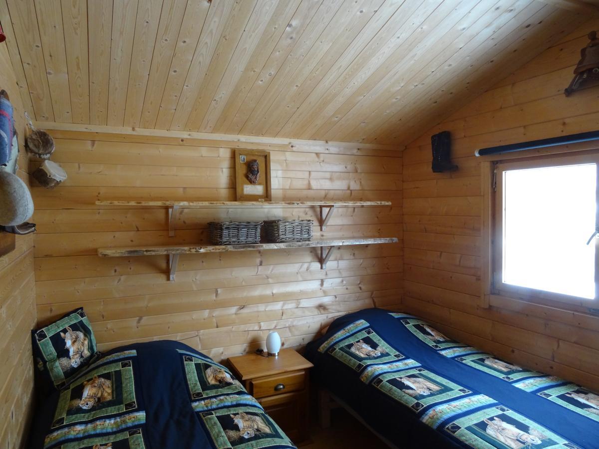 Sun Dance Ranch Bed & Breakfast Eksharad Exterior photo